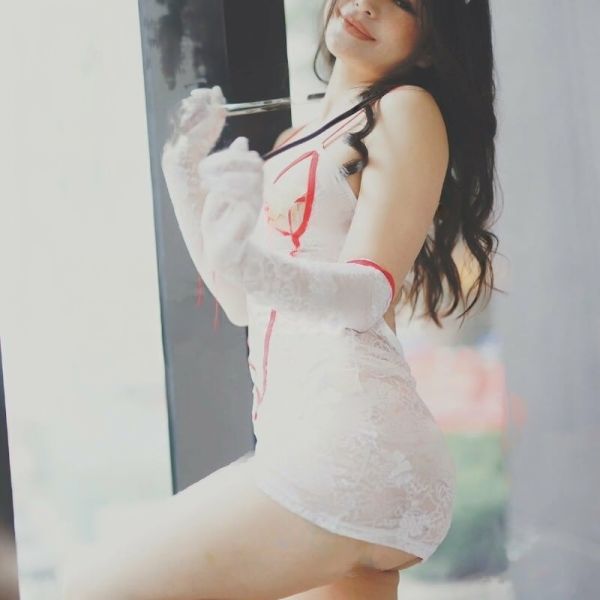 wlecome to chat my whatsapp ..................