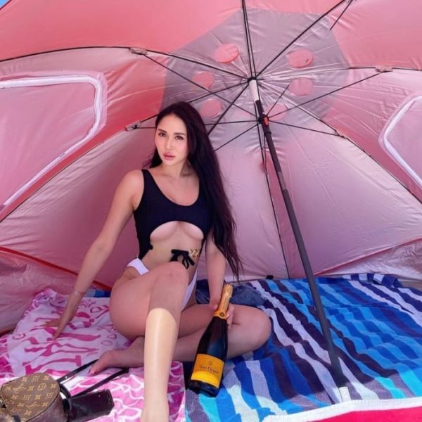 Hello gentlemen, im from Indonesia classy, friendly escort I have my own personality I’m here to relax you are body and mind . Sex in different positions, blowjob with out condom , coming in mouth , role play french kissing,deeptrhroat, erotic massage,prostate massage,foot fetish ,rimming ,french kissing,girlfriend experience I offer so many wonderful services, including massage, whatever you fantasy , i always keep my word safe and clean , see you soon xx Welcome to my website .I work independently .
