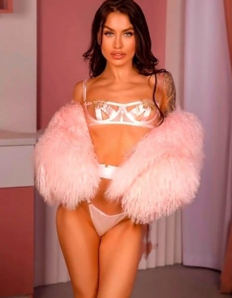 Hello, My name is Vanessa and I would love to have the opportunity to meet gentlemen and have a good time. I am the hottest escort girl in Dubai offering you Incall hours of pleasure and entertainment. If you want to enjoy a great time with the nice lady passionate, you should text me on WhatsApp!