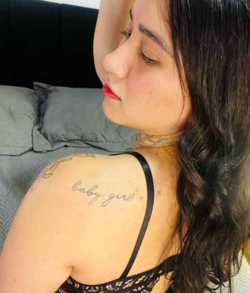 Olá, que bom que escolheu o meu anúncio! Meu atendimento é totalmente personalizável para melhor atender suas necessidades, desde algo muito sensual, à terapia de sensibilização corporal ou visando ao alívio de dores no corpo, relaxamento físico e mental. Ou mesmo se procura um envolvimento sexual com maior intimidade e troca de energias, sou uma pessoa bem carinhosa e aberta, me dá prazer realizar tudo que proporciono, deve ter reparado isso no meu sorriso. Gosto de trabalhar mais com a prática do que teorias, você não precisa necessariamente escolher um tipo de massagem, mas podemos mesclar técnicas de várias.Finalizações: LingamHorário de atendimento: Das 11:00 às 20:00 horasCachê a combinar.