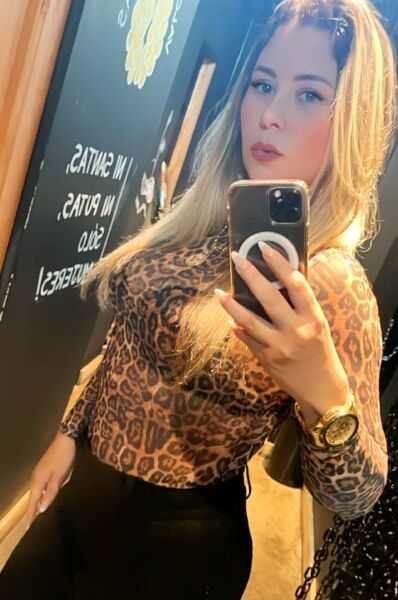 Sou uma pessoa carismática e extrovertida. Meu atendimento é feito sem pressa em um local discreto com garagem. Se quiser, me chame no WhatsApp e eu posso te passar meu Instagram para você verificar a autenticidade das fotos.Horário de atendimento: Das 09:00 às 20:00 horasCachê: R$ 150,00.